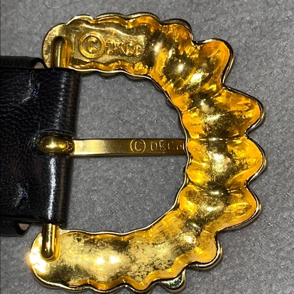 Donna Karan Elegant Black Leather Belt with Gold Buckle - Picture 6 of 6